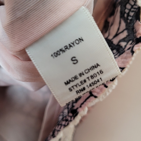 Win-Win Apparel Pink Floral Lace Knit Romper - Picture 4 of 12